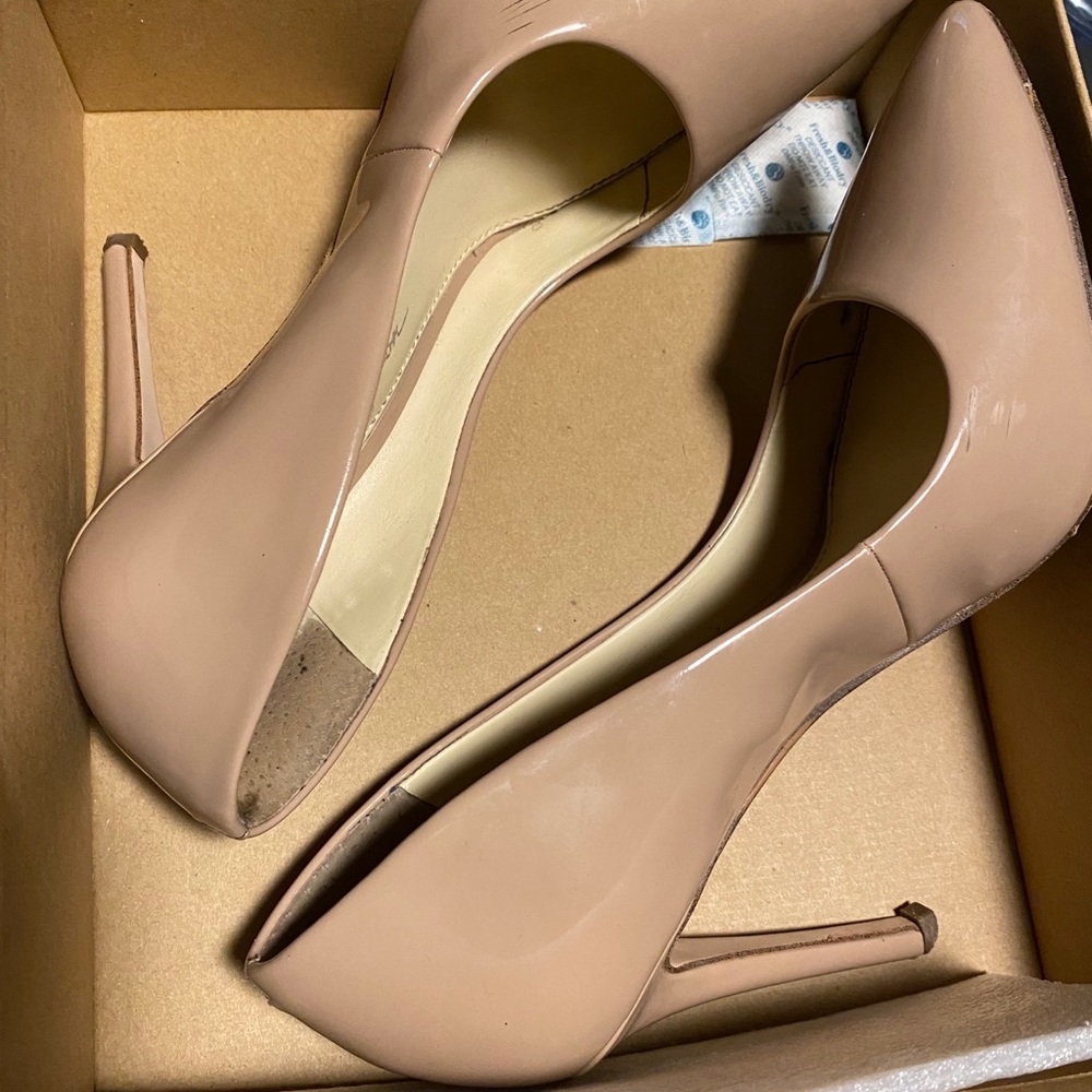 Nude Pumps